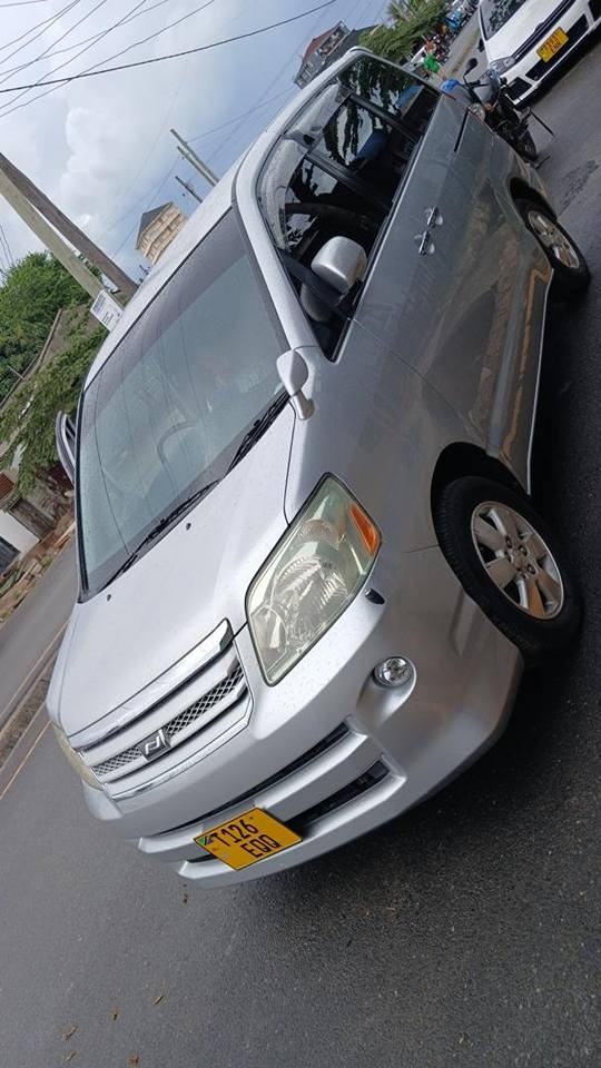 A picture of TOYOTA NOAH