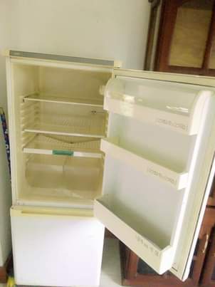 A picture of Bei imeshuka sasa wahi top 220000 fridge halijui fundi piga