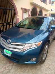 A picture of Quick deal V Clean 2010 Toyota Venza with Panoramic roof