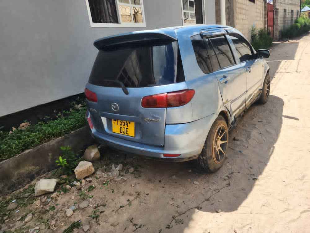 A picture of Mazda demio