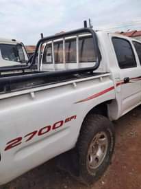 A picture of 1999 Toyota Pick up 1999 17