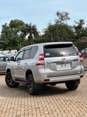 A picture of 2016 TOYOTA LANDCRUISER PRADO