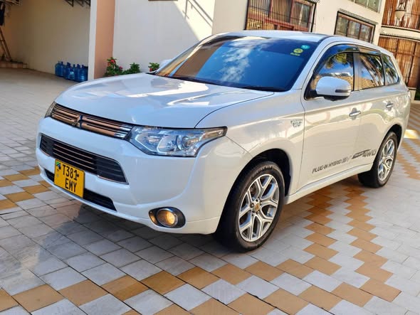 A picture of 2013 Outlander PHEV