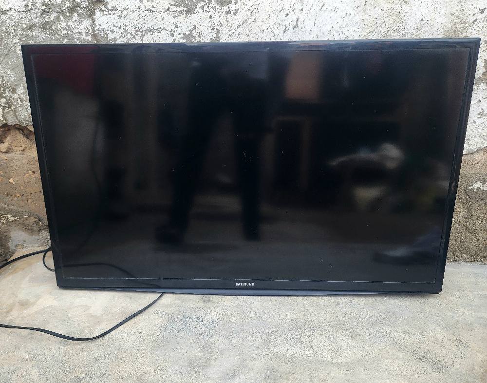 A picture of Samsung Tv inch 32