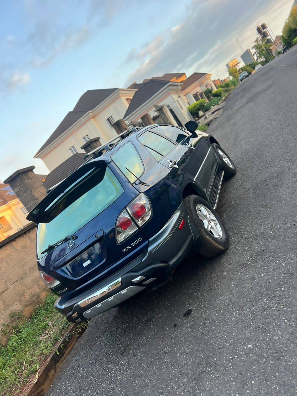 A picture of 3 Weeks Used LEXUS RX300