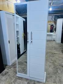 A picture of Nauza makabat mapya ya nguo milango 2 bei 260 000