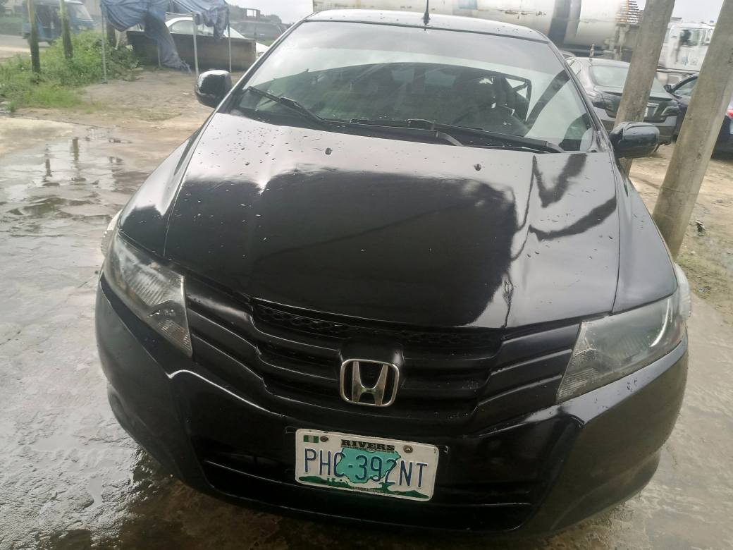 A picture of Honda city 2010 with untampered silent 4 plugs fuel economical