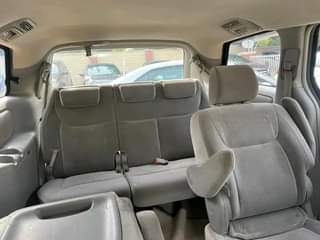 A picture of Toyota Sienna 2005