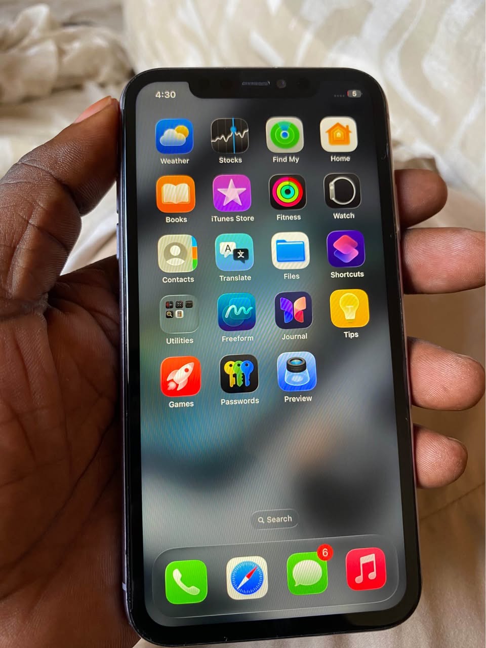 A picture of Iphone 11 plain