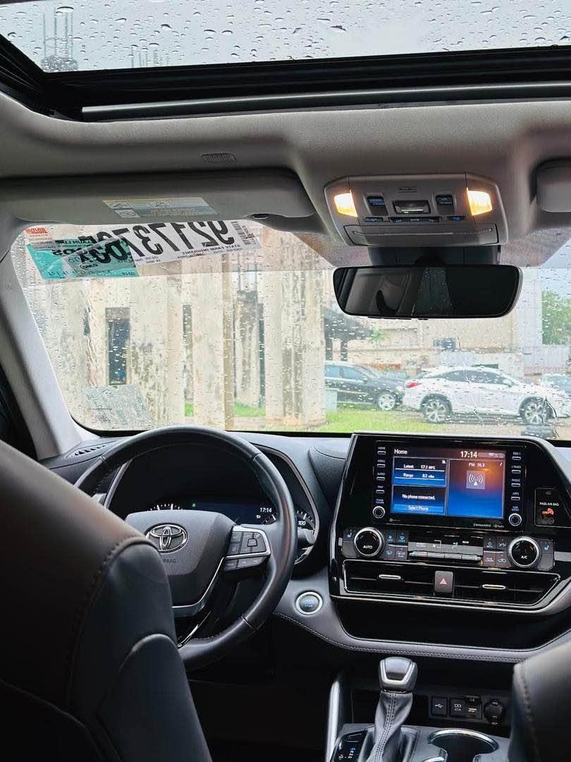 A picture of TOYOTA HIGHLANDER XLE 2020