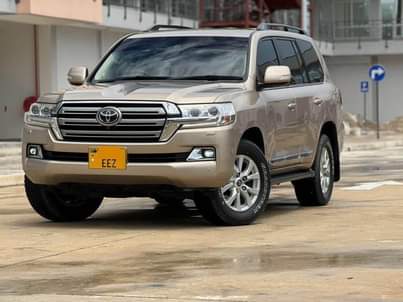 A picture of Toyota Land Cruiser VX V8
