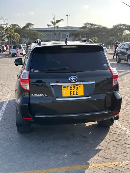 A picture of Toyota vanguard Year 2009 Bei 31m Haiana kipengere chochote 0688794061