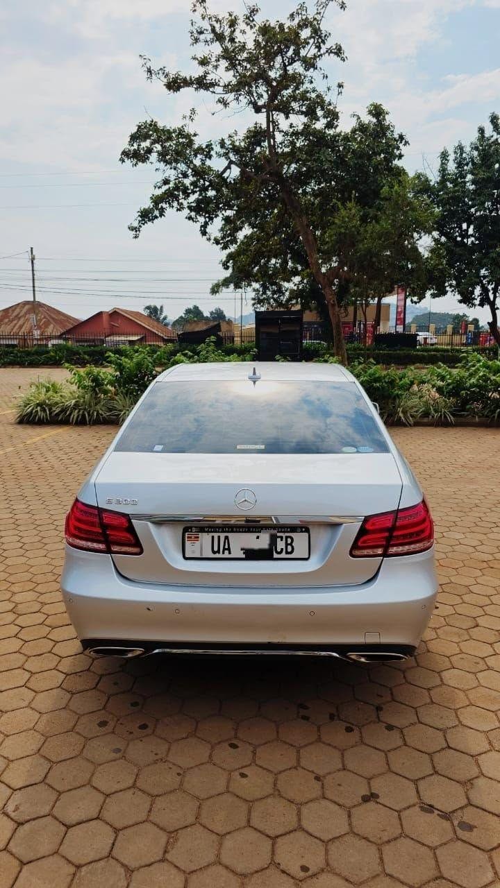 A picture of Mercedes Benz E300 0700327795