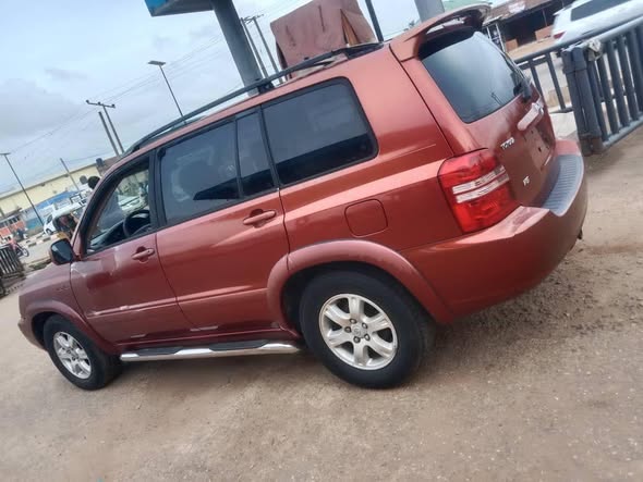 A picture of Foreign used Toyota Highlander 2003 model