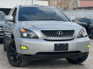 A picture of Lexus 350