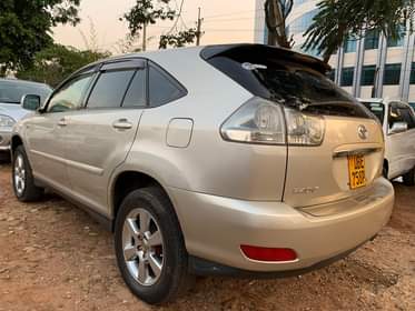 A picture of Toyota Harrier Model 2005 Engine 2 4cc Price 35M 0709788048
