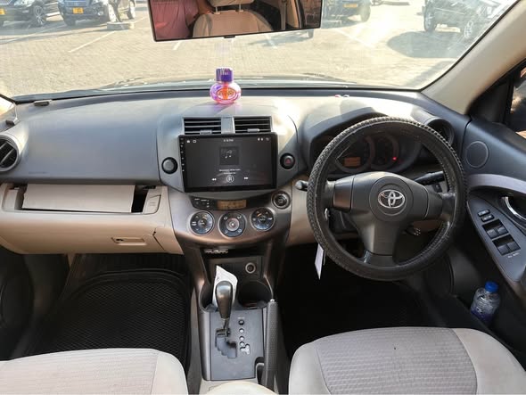 A picture of Toyota vanguard Year 2009 Bei 31m Haiana kipengere chochote 0688794061