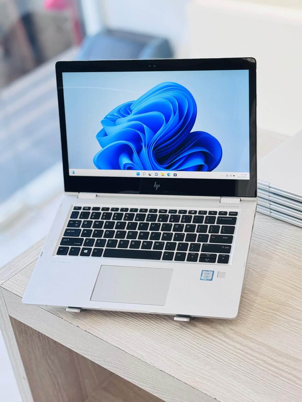 A picture of HP EliteBook 1030 G2 BEI 1 050 000 WhatsApp http