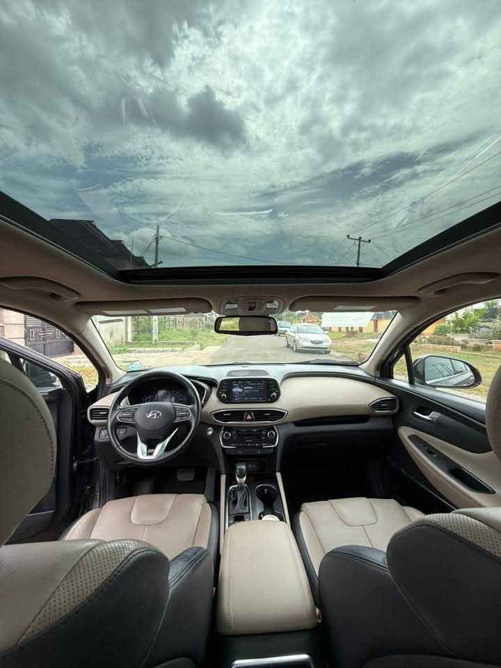 A picture of 2020 Hyundai Santafe FE Mileage 86k miles. 2024 custom duty
