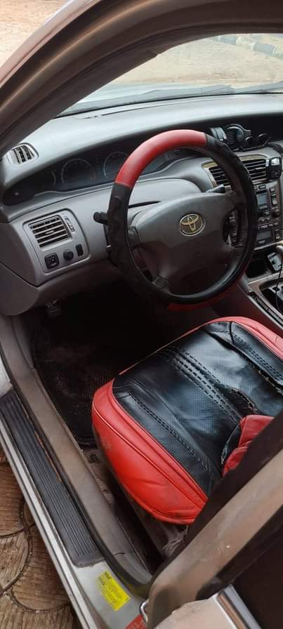 A picture of 2004 Toyota Avalon dashbaord 0