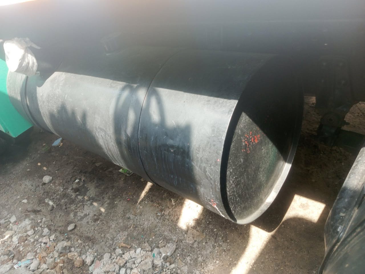 A picture of Water Tanker truck Mercedes 6tyred 10bolts