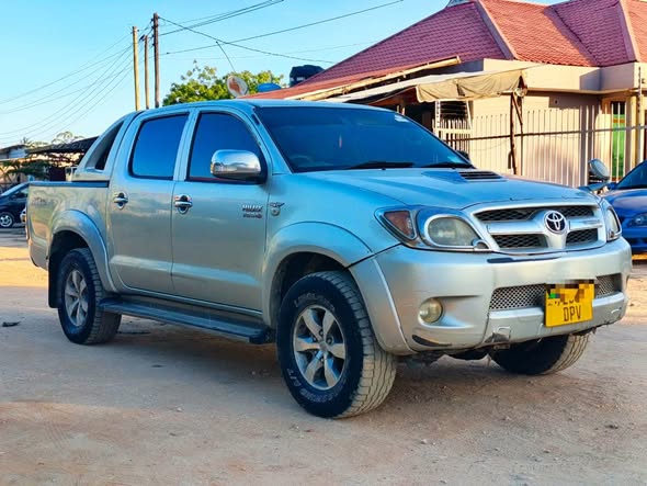 A picture of TOYOTA HILUX 0767058883