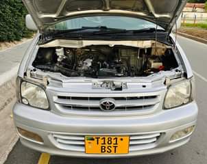 A picture of TOYOTA NOAH