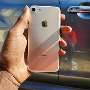 A picture of iPhone 7 128gb bei 190 000 0655695769 battery 99 finger