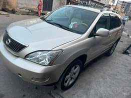 A picture of 2005 Lexus Rx 330 registered extremely neat and nothing to