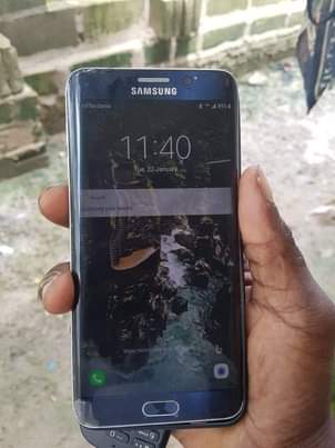 A picture of samsung s6 edge na kinokia
