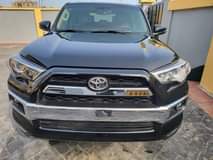 A picture of Toyota 4Runner 2016