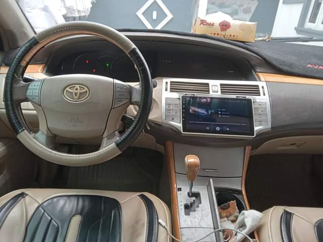 A picture of Toyota Avalon 2008