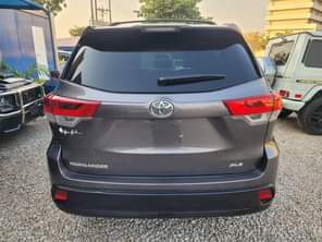 A picture of 2016 Toyota Highlander XLE 4months used unregistered with duty price