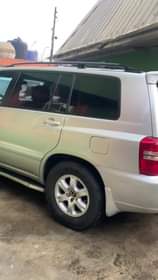 A picture of And WhatsApp 08038027714 IN MY OFFICE Toyota Highlander 2004model neatly