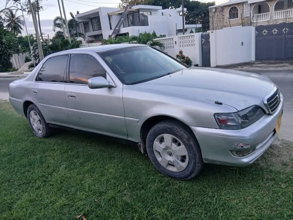 A picture of TOYOTA CRESTA