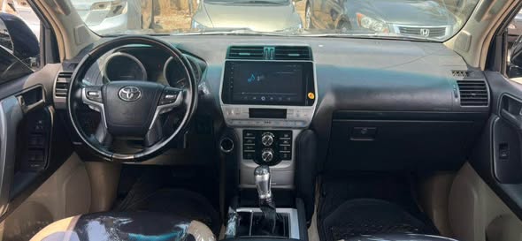 A picture of TOYOTA LAND CRUISER 2016