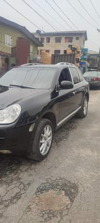 A picture of Porsche cayenne 2004 2347066200377