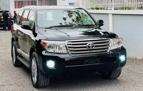 A picture of TOYOTA LANDCRUISER VXR V8