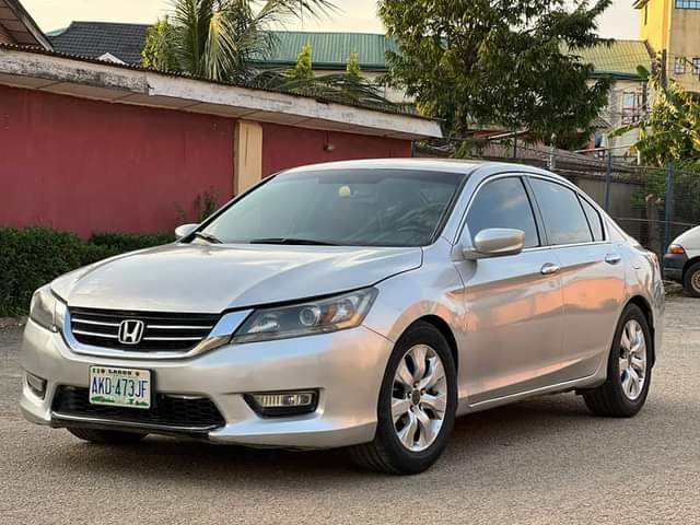 A picture of CLEAN USE HONDA 2014