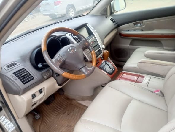 A picture of Price 7 5m last 1 year used Rx 350 08