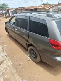 A picture of Toyota Seirna 2005