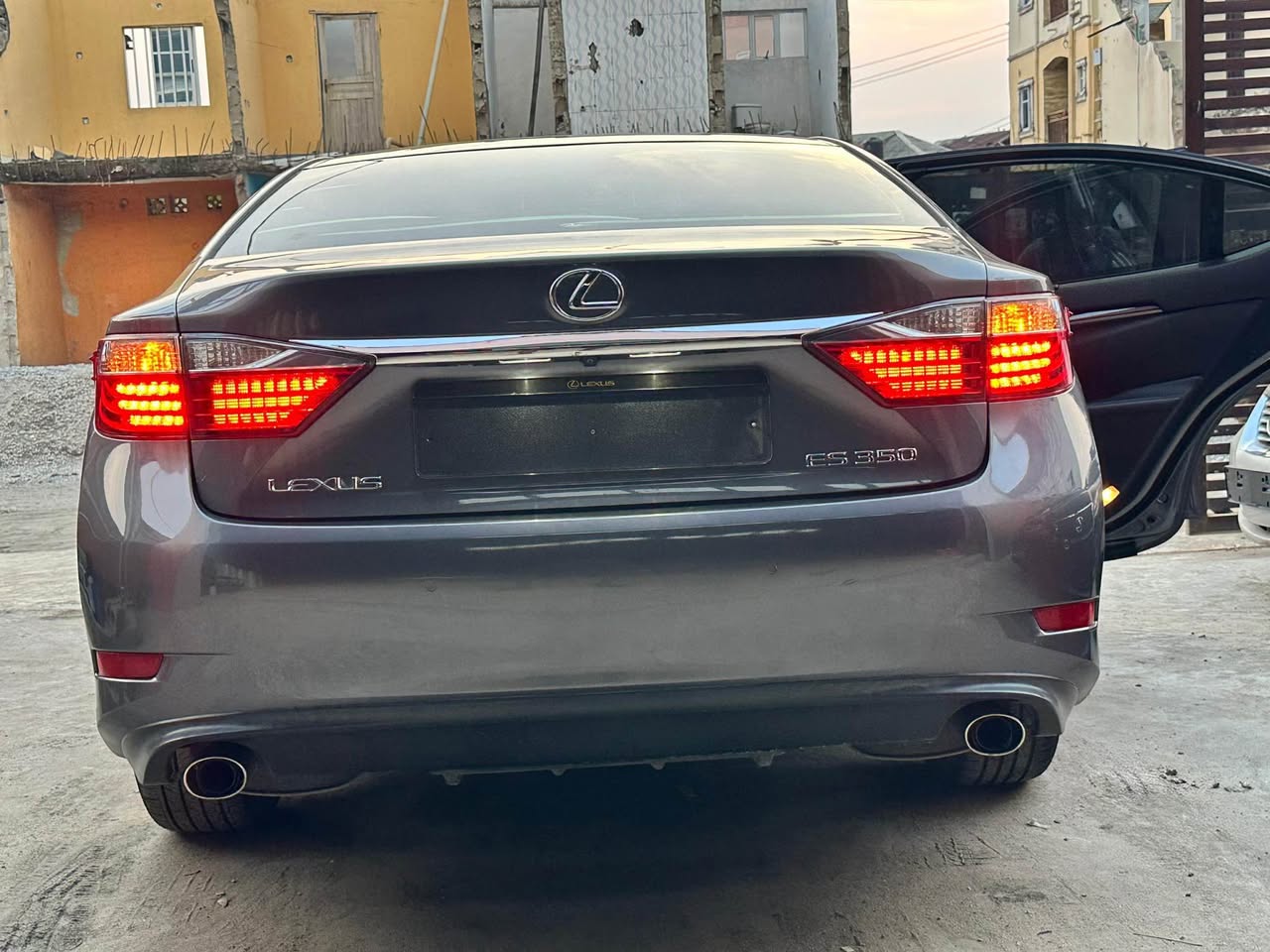 A picture of Lexus Es350 2014 available
