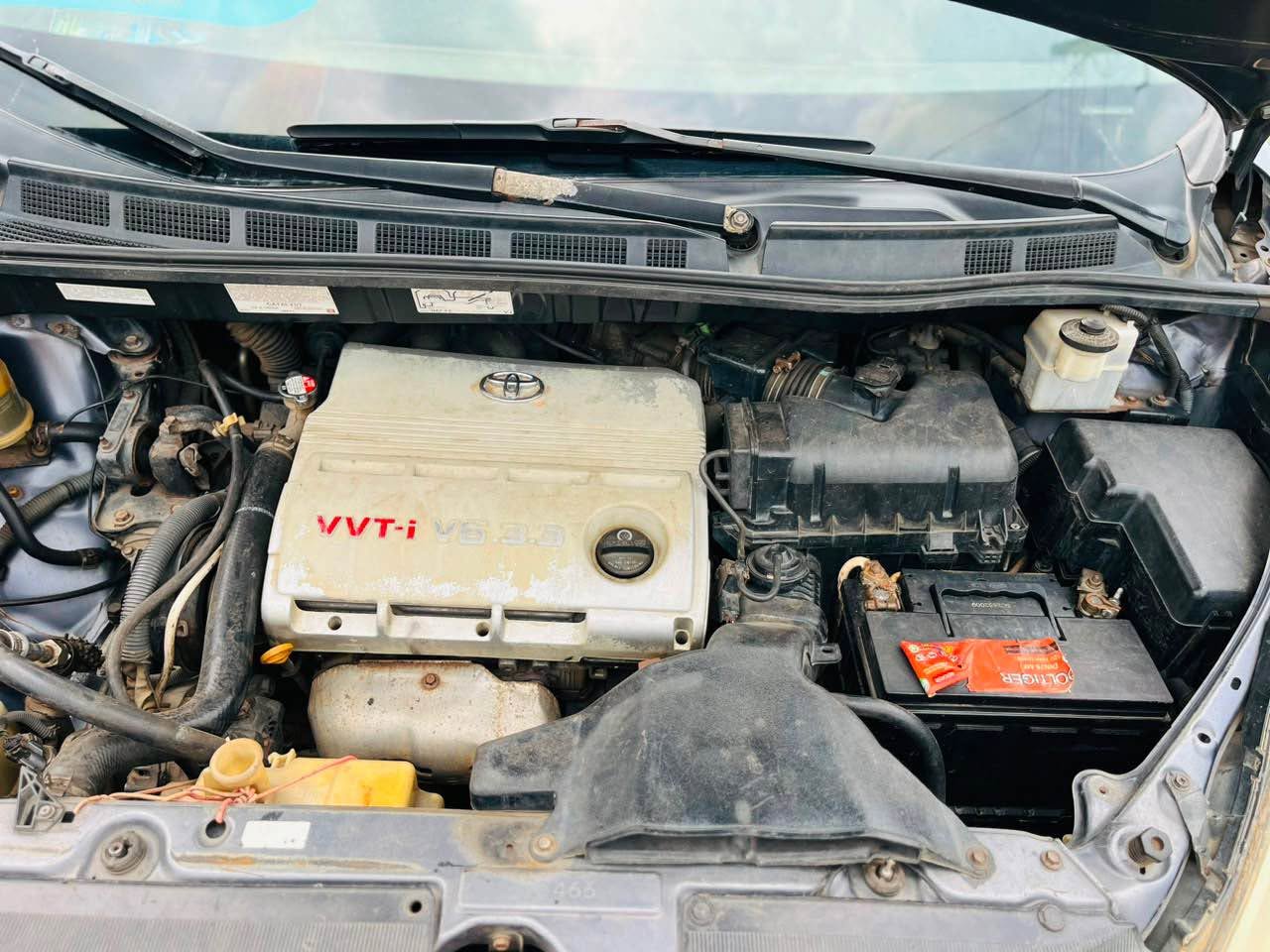 A picture of First body 2005 Toyota sienna Engine gear and AC perfectly