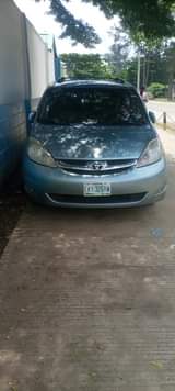 A picture of Toyota sienna
