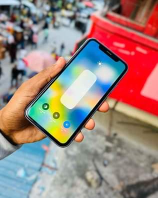 A picture of iPhone 11 Plain 64 128GB ROM FACE BATERY 90 LOC