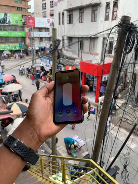 A picture of IPHONE X 256gb BH 100