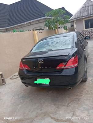 A picture of Toyota Avalon 2006