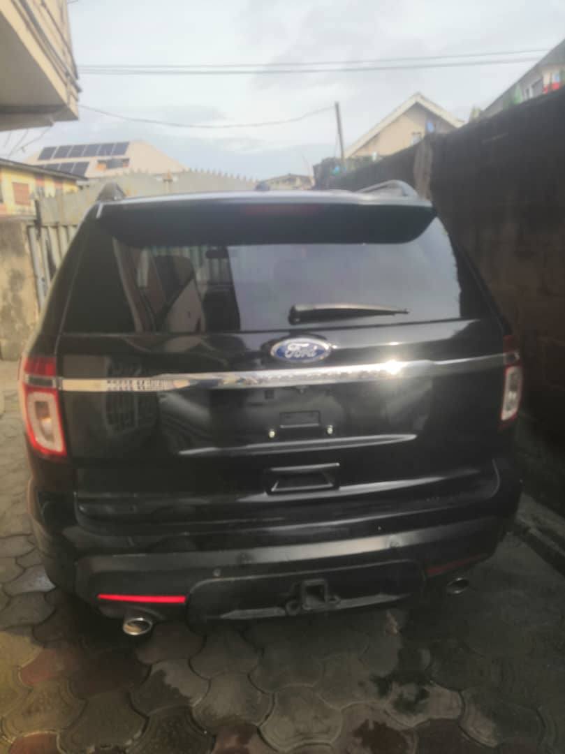 A picture of Ford explorer 2011