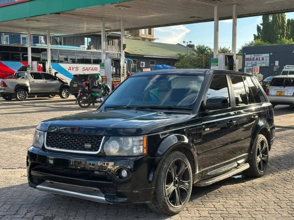 A picture of Range Rover Sport Usajili EBB 0718814007 MILION 27 5 Year