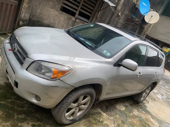 A picture of 2008 Toyota rav4